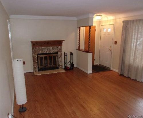 6540 Hawthorne St, Garden City MI  48135-2095 exterior