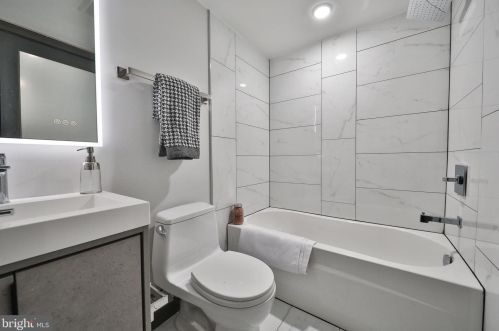 613 Bainbridge St, Philadelphia PA 19146-2413 exterior