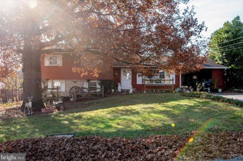 8071 Evelyn St, Hummelstown, PA 17036-9331