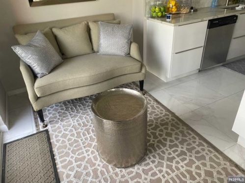 404 Livingston Ct, Edgewater NJ  07020-1639 exterior