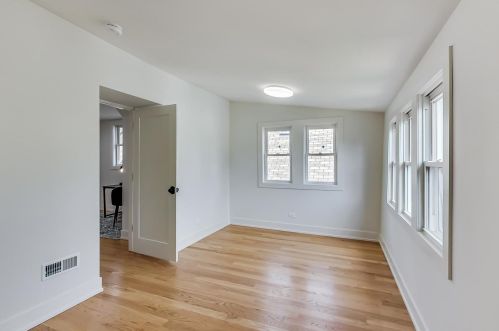 2830 Barry Ave, Chicago IL  60618-7016 exterior