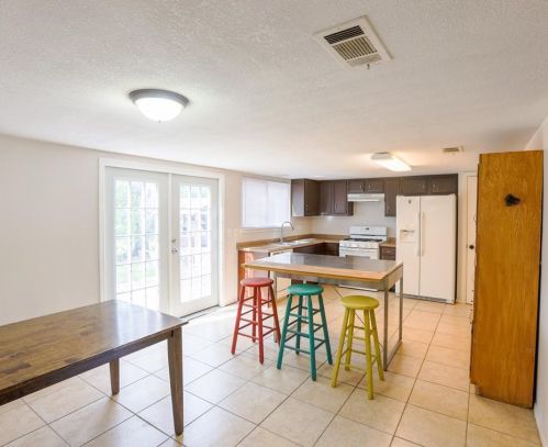 519 Blackberry Dr, Austin TX  78745-6500 exterior