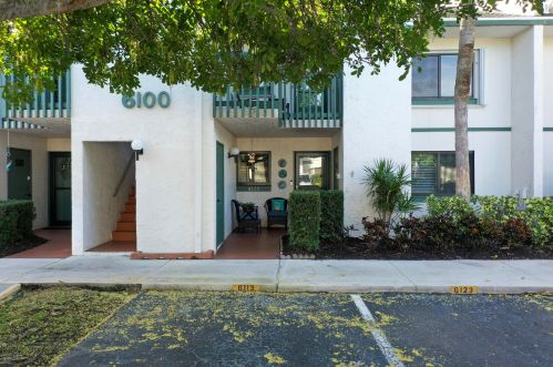 2400 Ocean Dr, Fort Pierce FL 81111-8018 exterior