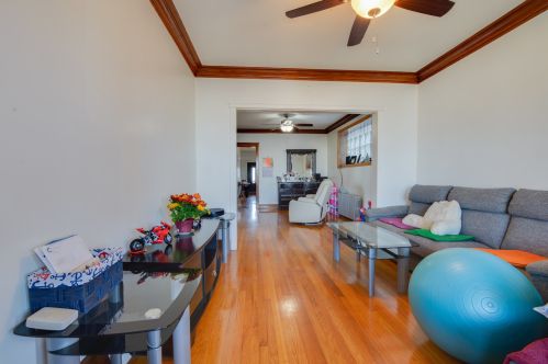 4327 Sacramento, Chicago IL 60655-2302 exterior