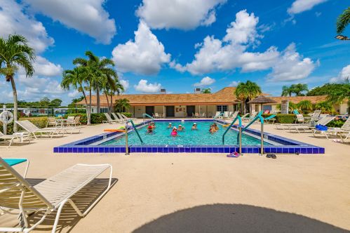 10021 Granada Bay, Boynton Beach FL 33436-2221 exterior