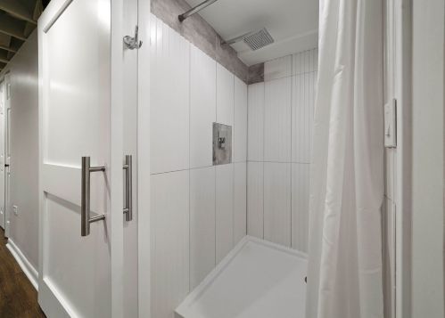 620 95th St, Chicago IL 60617-5005 exterior