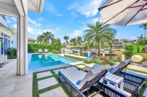 1501 Bluefin Ct, Naples FL 34102-1576 exterior