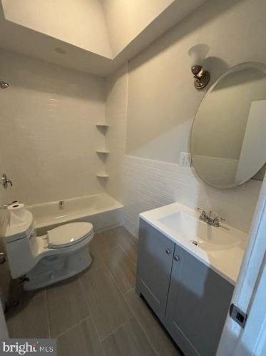 5937 Leithgow St, Philadelphia PA 19123-2127 exterior