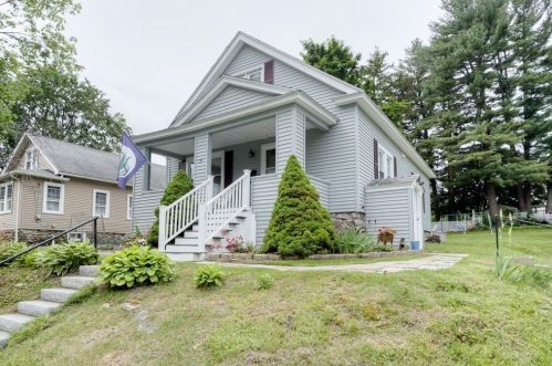20 Uncatena Ave, Worcester, MA 01606-1626