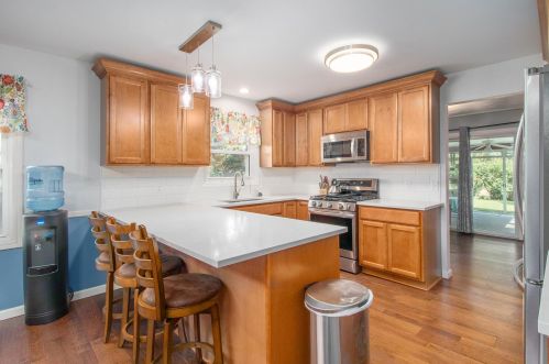 6185 Enola Ave, Kalamazoo MI 49048-8110 exterior