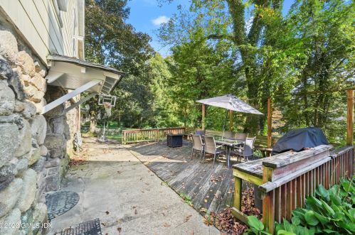 18 Comly Ave, Greenwich CT 06831-4933 exterior