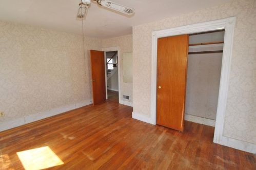 52 Hammond St, Middletown RI  02840-4035 exterior