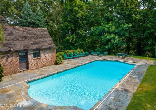 33 Midwood Rd, Greenwich CT 06830-3800 exterior