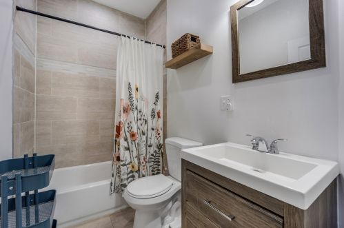 2823 Ridgeway Ave, Chicago IL 60625-6006 exterior