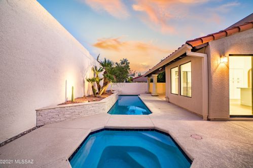 5860 Bright Star Dr, Tucson AZ  85718-3429 exterior