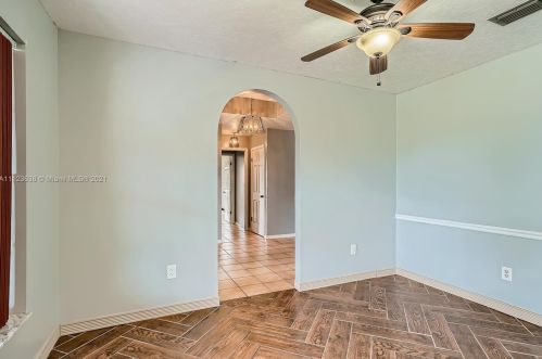 5205 Feather Crk Dr, Fort Pierce FL 34951-2327 exterior