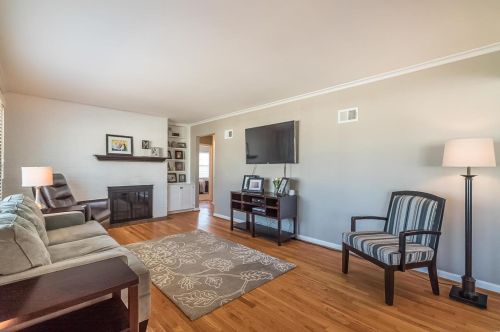 626 Pamela Ln, Saint Louis, MO 63122-1108