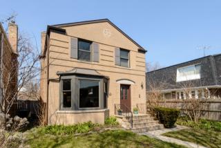 2904 Jarlath St, Chicago, IL 60645-1216