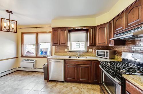 8336 Berwyn Ave, Chicago IL 60656-1430 exterior