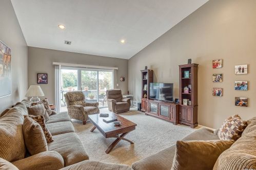 79 Windwatch Dr, Hauppauge NY 11788-3348 exterior