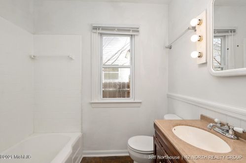 1342 Whiting St, Wyoming MI exterior