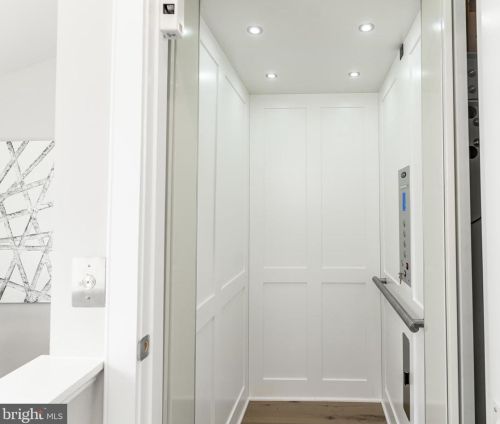 10260 Grosvenor Pl, Rockville MD 20852 exterior