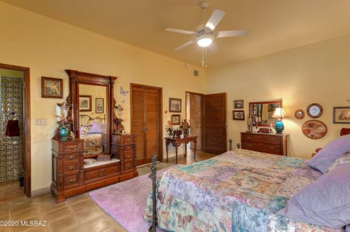 1021 Msn Twin Buttes Rd, Green Valley AZ 85622-8320 exterior