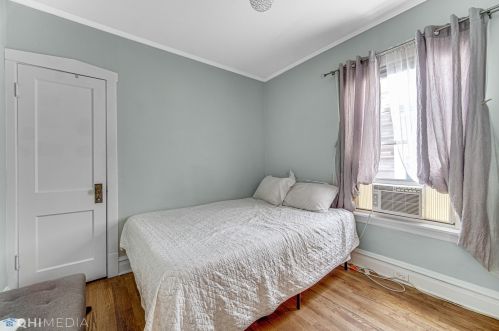 5725 Giddings St, Chicago IL 60630-2930 exterior