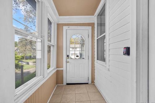 46 Glenwood St, Manchester CT  06040-6142 exterior