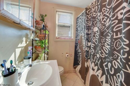 384 Morrissee Ave, Paterson NJ 07508-1311 exterior