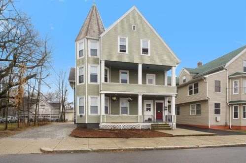 154 Grv St, Woonsocket RI 02895-5305 exterior