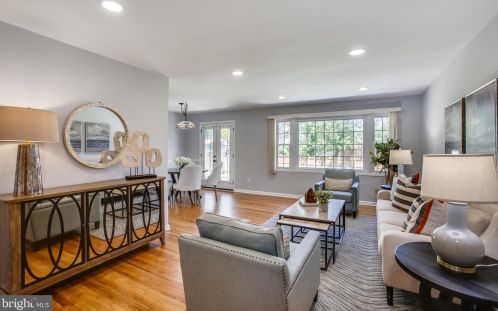 2232 Candlewood Dr, Alexandria VA 22308-1507 exterior