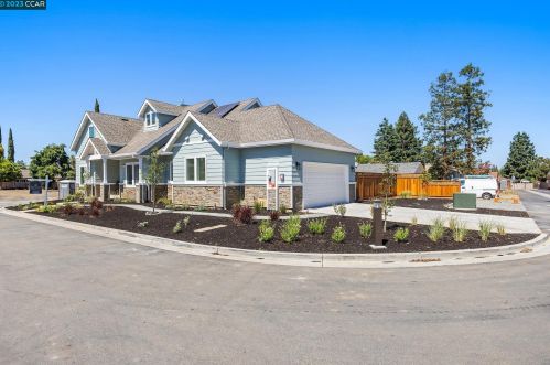 1711 Berrywood Dr, Concord CA 94521-2142 exterior