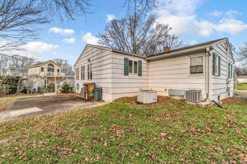 15 Hollywood Ave, Milford CT 06460-4214 exterior