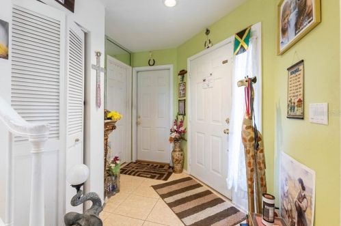 4206 Brentwood Park Cir, Tampa FL 33624-1307 exterior