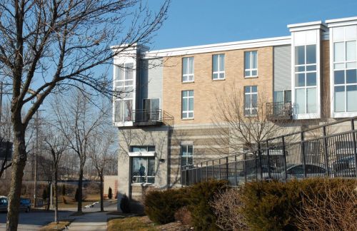 2121 Kinnickinnic Ave, Milwaukee WI  53207-1327 exterior