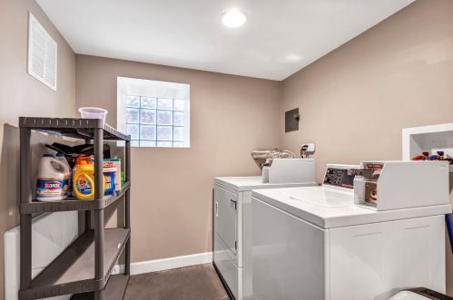 6405 Maryland Ave, Chicago IL 60637-1425 exterior