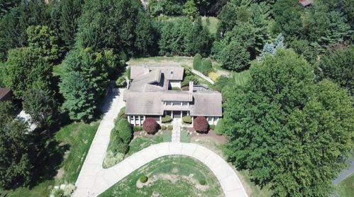 1411 Hollow Tree Dr, Pittsburgh PA 15241-2960 exterior