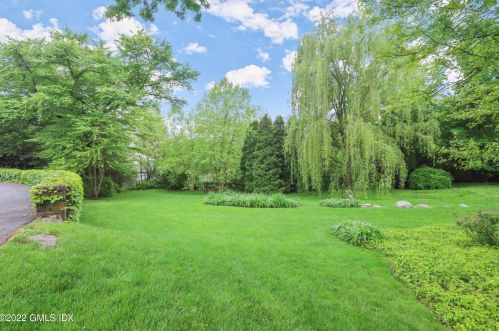 528 Field Point Rd, Greenwich CT 06830-6446 exterior