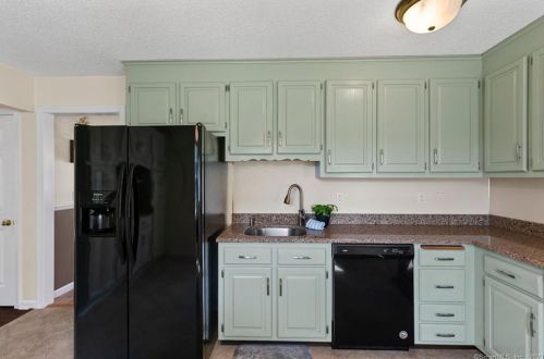 12 Canterbury Ln, Windsor CT 06095-2064 exterior