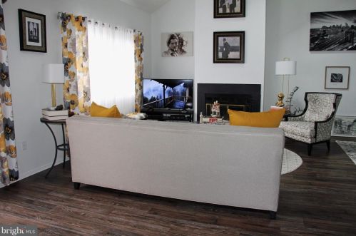 6 Rebecca Ct, Trenton NJ 08628-3339 exterior