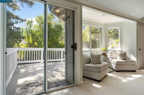 1194 Court Ln, Concord CA 94518-1744 exterior