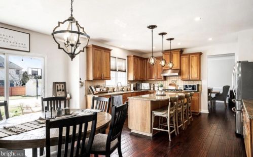 17 Fieldcrest Dr, Columbus NJ  08022-1959 exterior