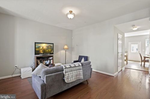 1937 4th St, Washington, DC 20002-1211