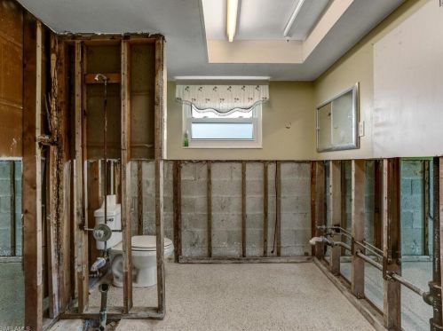 1660 Sandpiper St, Naples FL 34102-0005 exterior