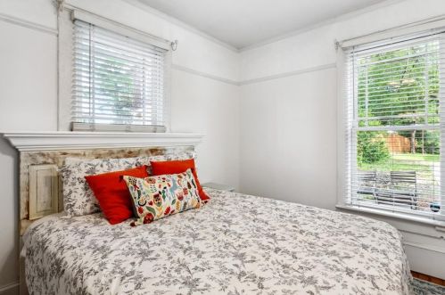 2491 Burtz St, Atlanta GA  30318-1802 exterior