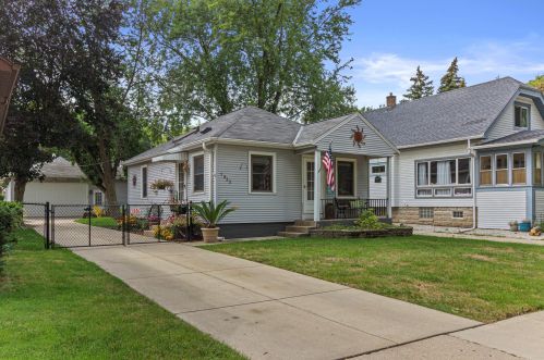 1933 95th St, Milwaukee, WI 53227-1414