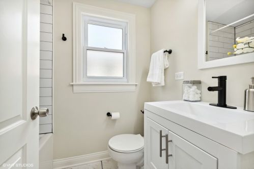 352 91st St, Chicago IL 60619-7427 exterior