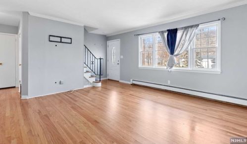 30 Hillside Ave, Oakland NJ  07436-1923 exterior