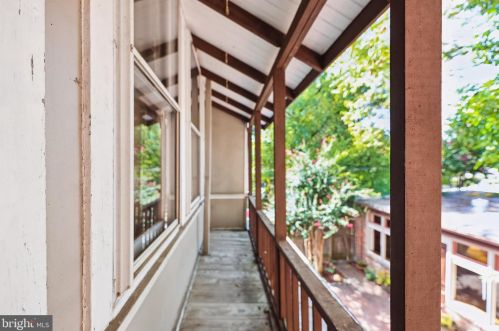 311 5 St, Washington DC 20003-1104 exterior